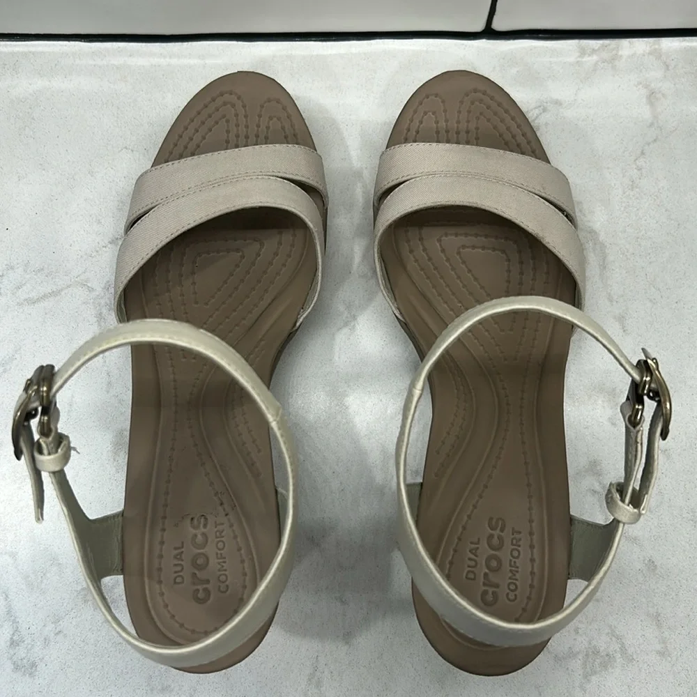 Crocs Womens Leigh II Ankle Strap Wedge Sandals Size 10 Light Beige